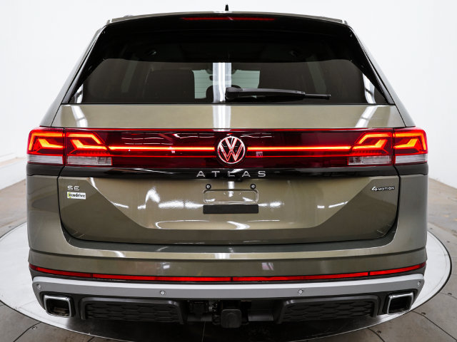 Used 2025 Volkswagen Atlas Peak Edition SE AWD/4WD image 5