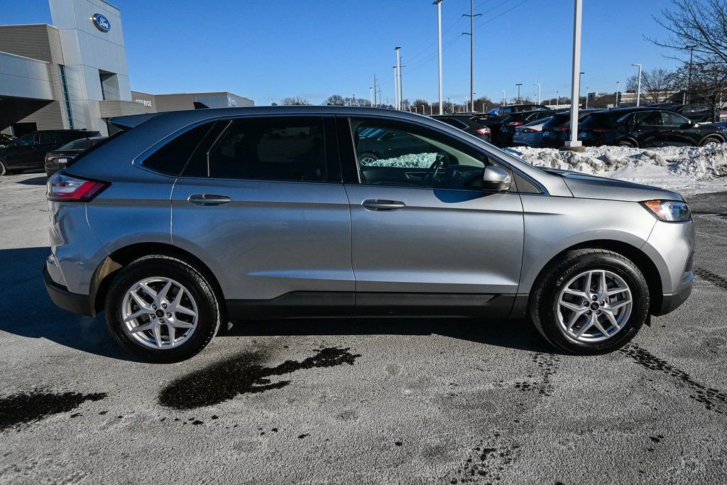 Used 2024 Ford Edge SEL w/ Convenience Package image 3