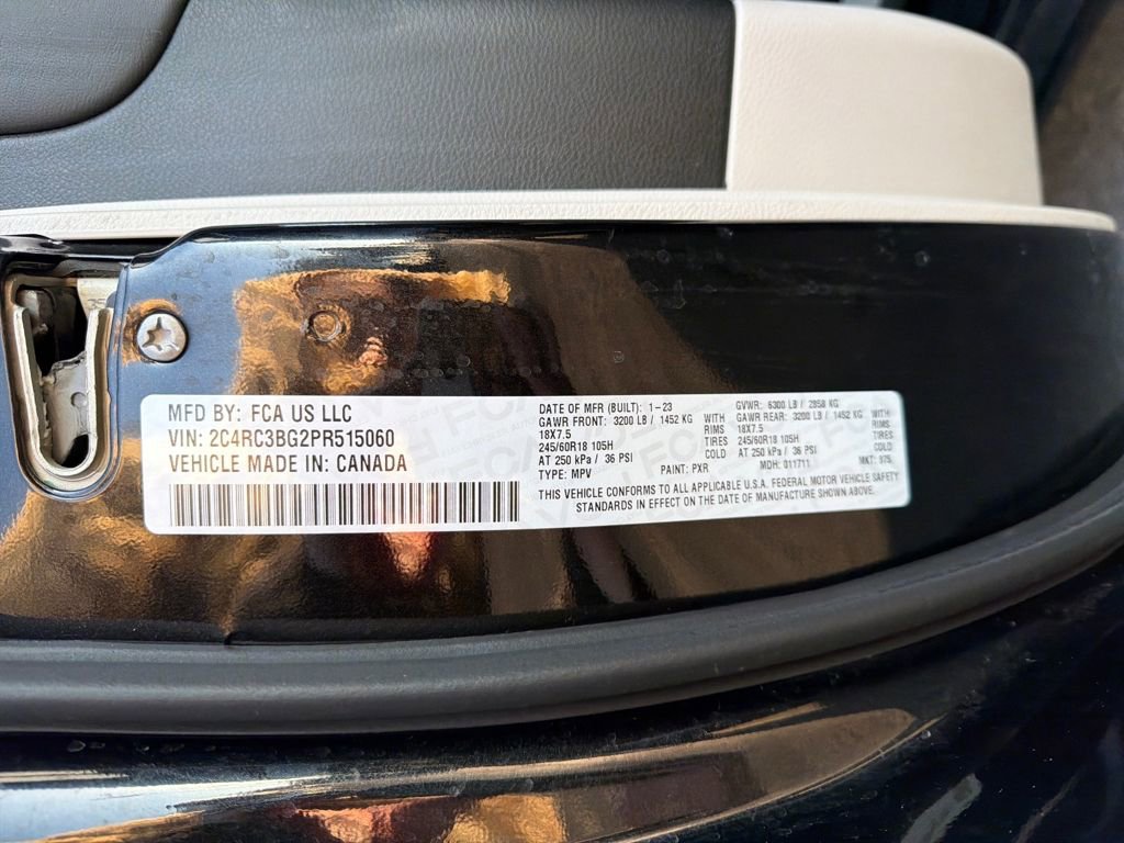 Used 2023 Chrysler Pacifica Touring-L image 28