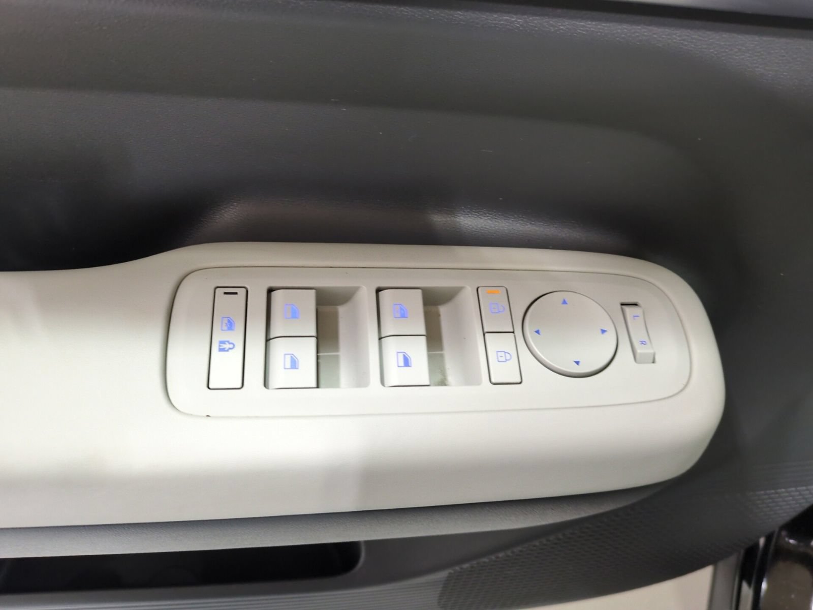 Certified 2024 Hyundai Santa Fe SE FWD image 17