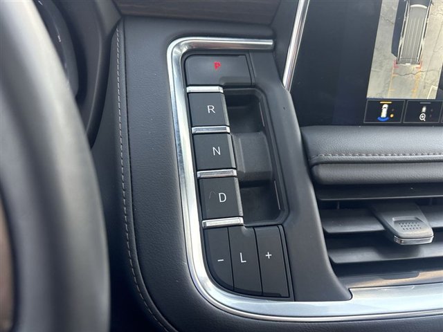 Used 2023 Chevrolet Tahoe High Country AWD/4WD image 16