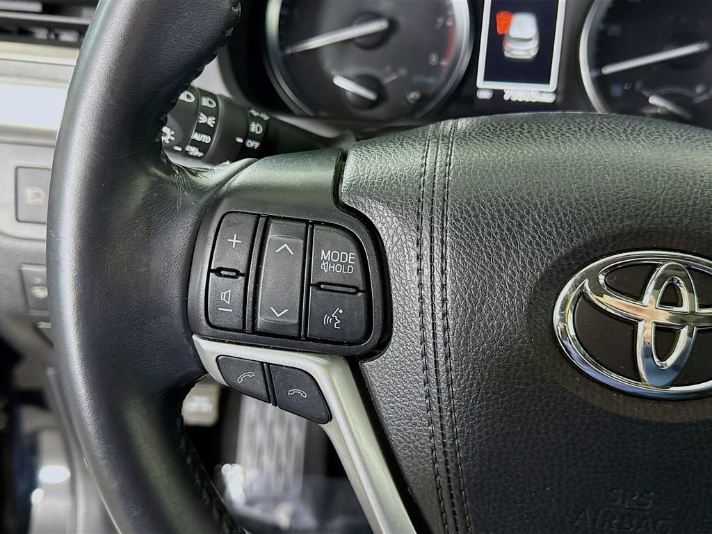 Certified 2019 Toyota Highlander XLE AWD/4WD image 23