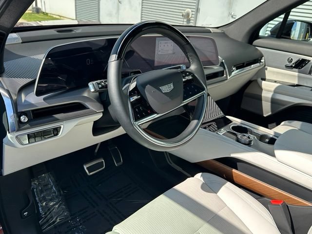 Used 2026 Cadillac Vistiq Luxury w/ LPO, Floor Liner Package AWD/4WD image 35