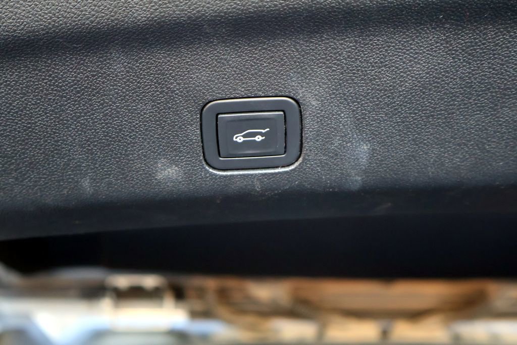 Used 2021 Chevrolet Tahoe High Country RWD image 25