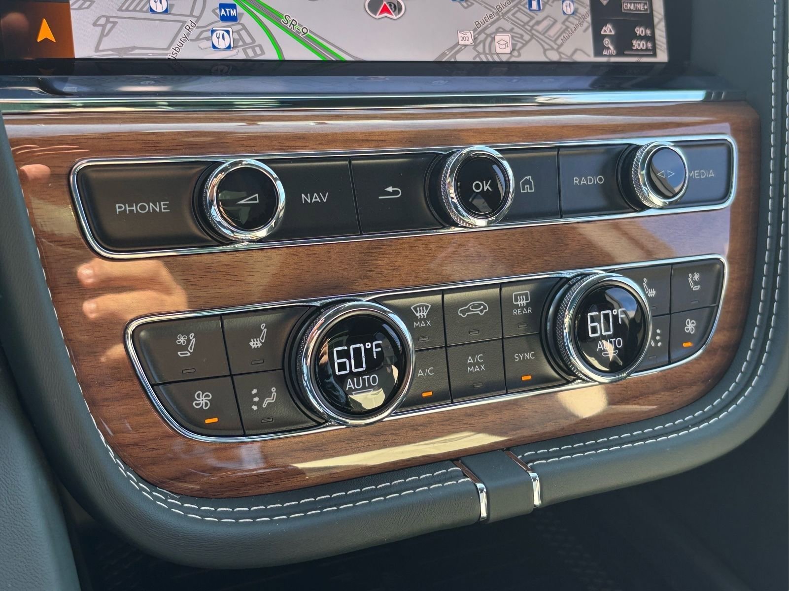 New 2025 Bentley Bentayga Extended Wheelbase image 41