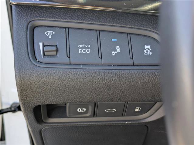 Used 2017 Hyundai Azera Limited image 13