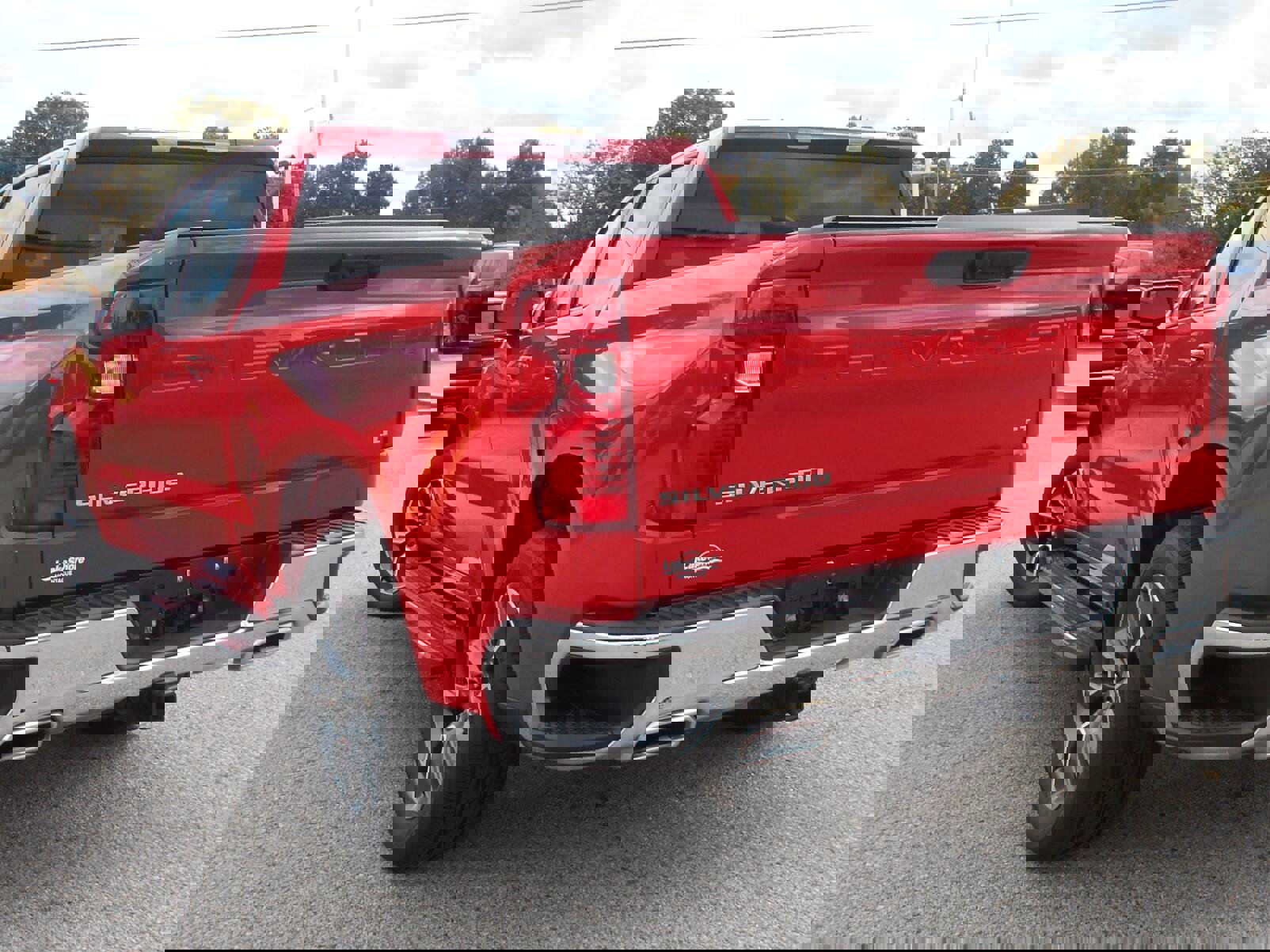 Used 2023 Chevrolet Silverado 1500 LT w/ Z71 Off-Road Package image 3