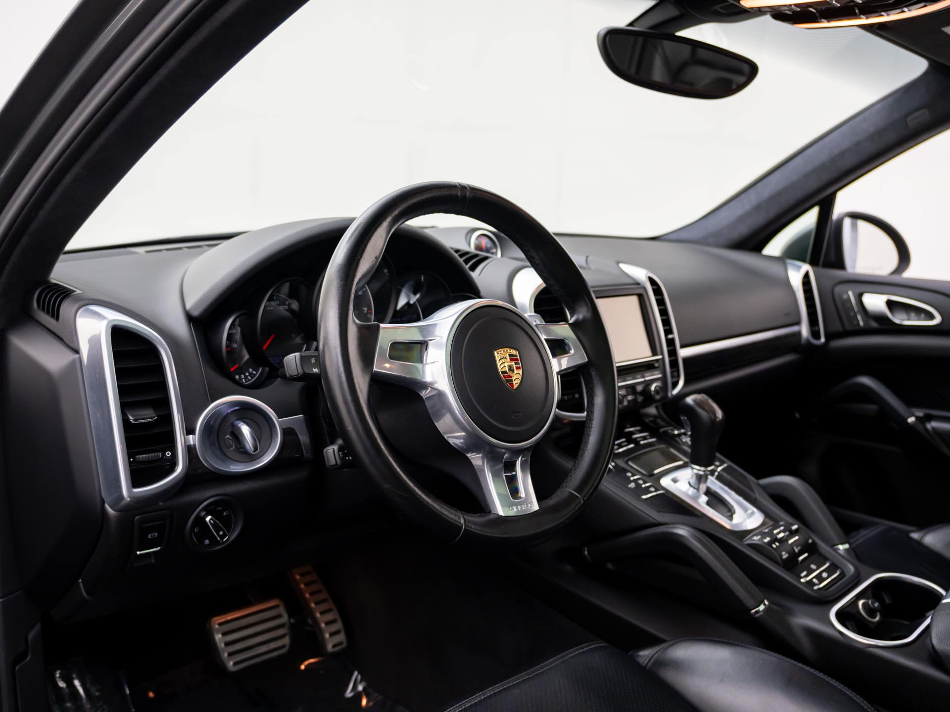 Used 2014 Porsche Cayenne GTS AWD/4WD image 4
