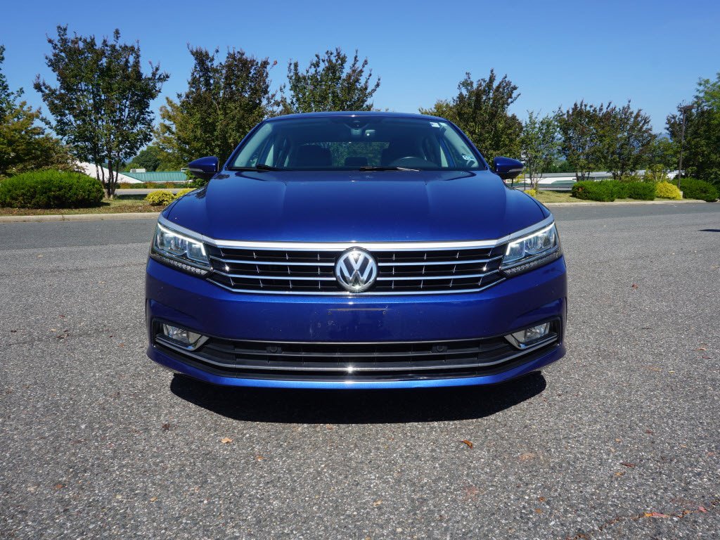 Used 2017 Volkswagen Passat 1.8T SEL Premium FWD image 6