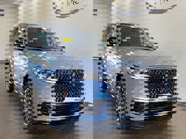 New 2025 Lincoln Navigator Reserve image 2