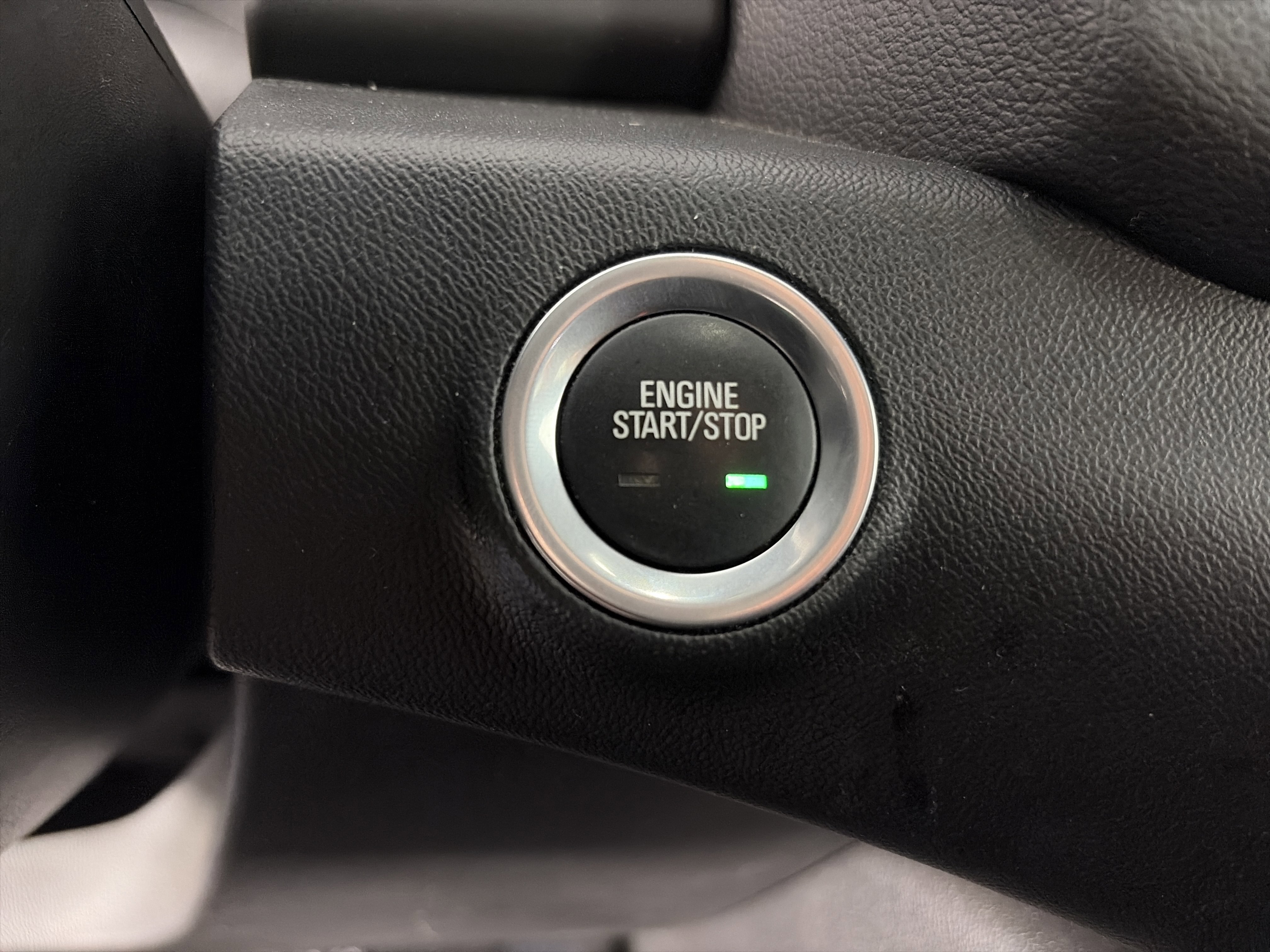 Used 2024 GMC Terrain SLT AWD/4WD image 32