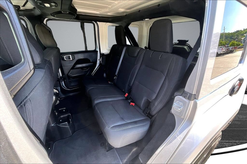 Used 2018 Jeep Wrangler Unlimited Sahara AWD/4WD image 22