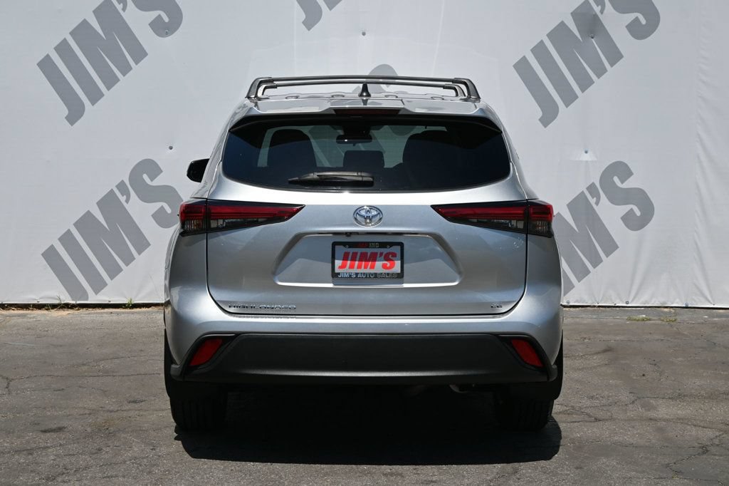 Used 2022 Toyota Highlander LE FWD image 5