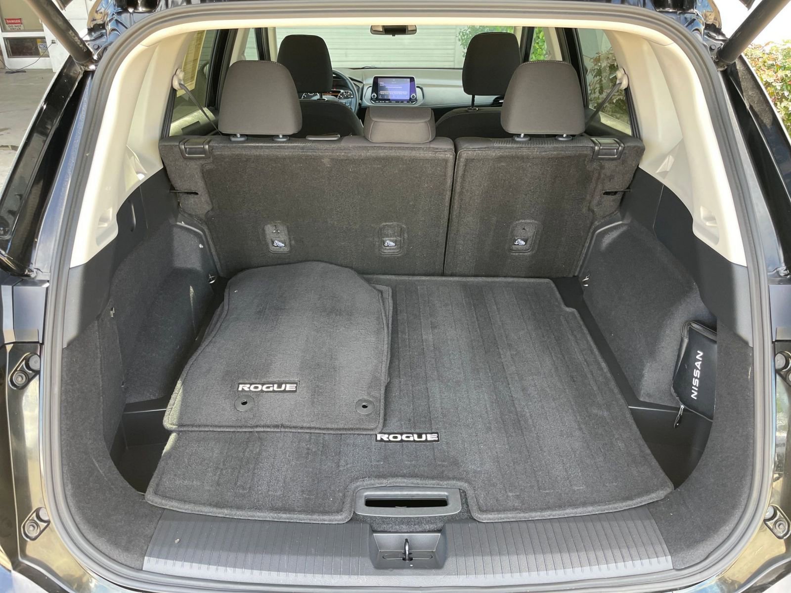 Used 2025 Nissan Rogue SV image 33