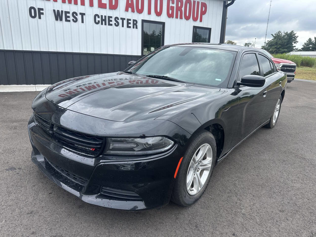 Used 2021 Dodge Charger SXT w/ Leather Interior Group image 2