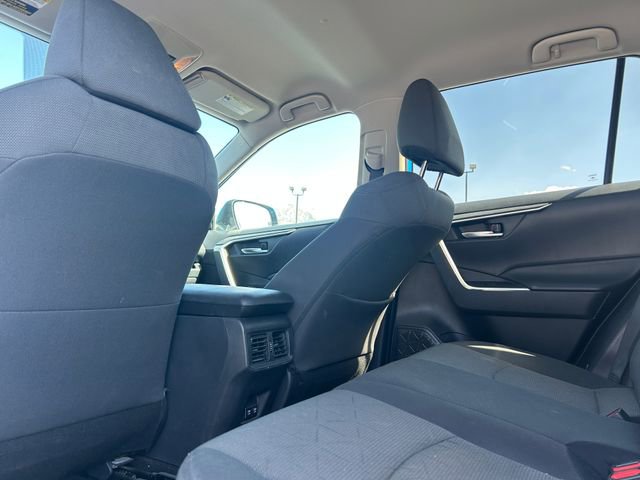 Used 2021 Toyota RAV4 XLE AWD/4WD image 28