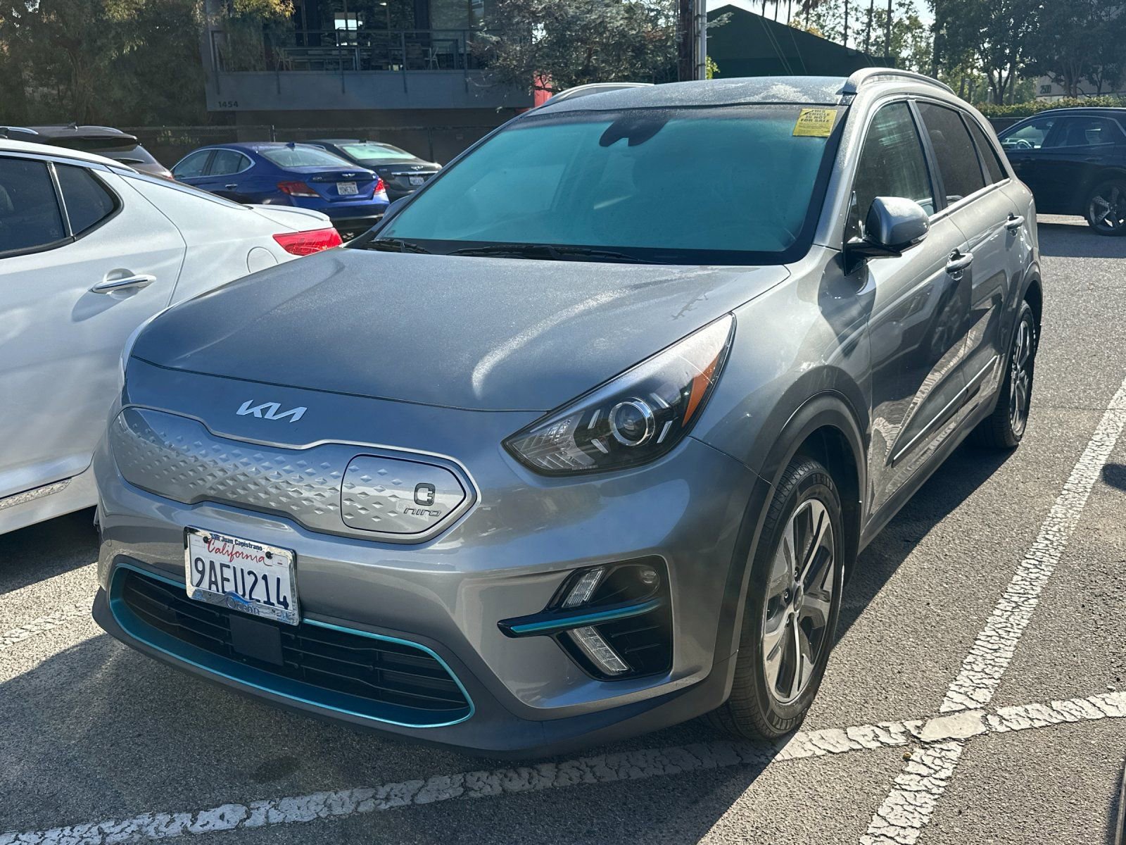 Certified 2022 Kia Niro EX FWD image 2