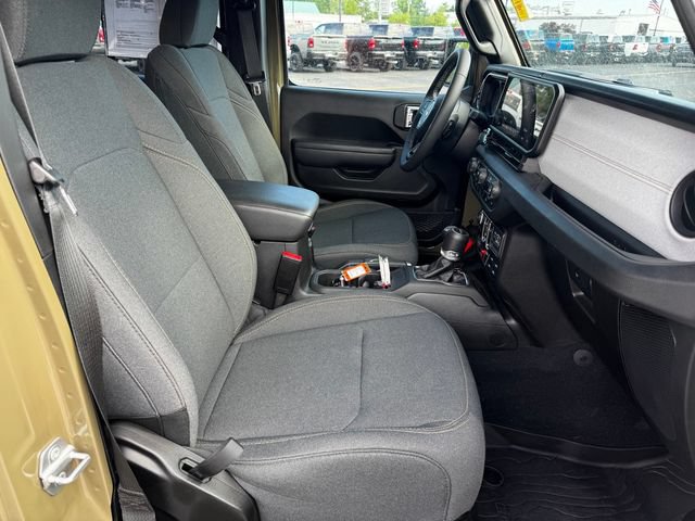 Certified 2025 Jeep Gladiator Mojave AWD/4WD image 14