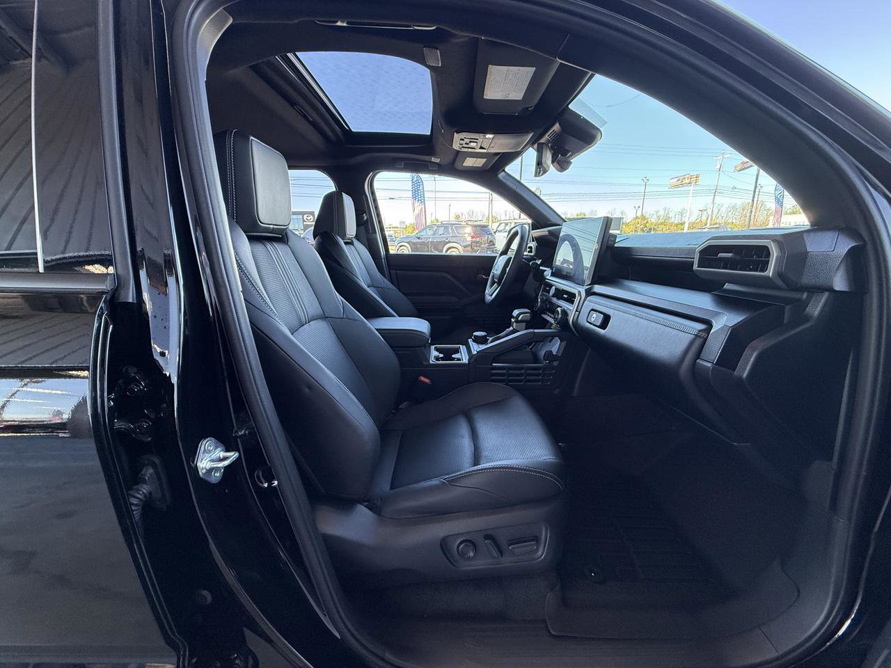 Used 2025 Toyota 4Runner Limited AWD/4WD image 35
