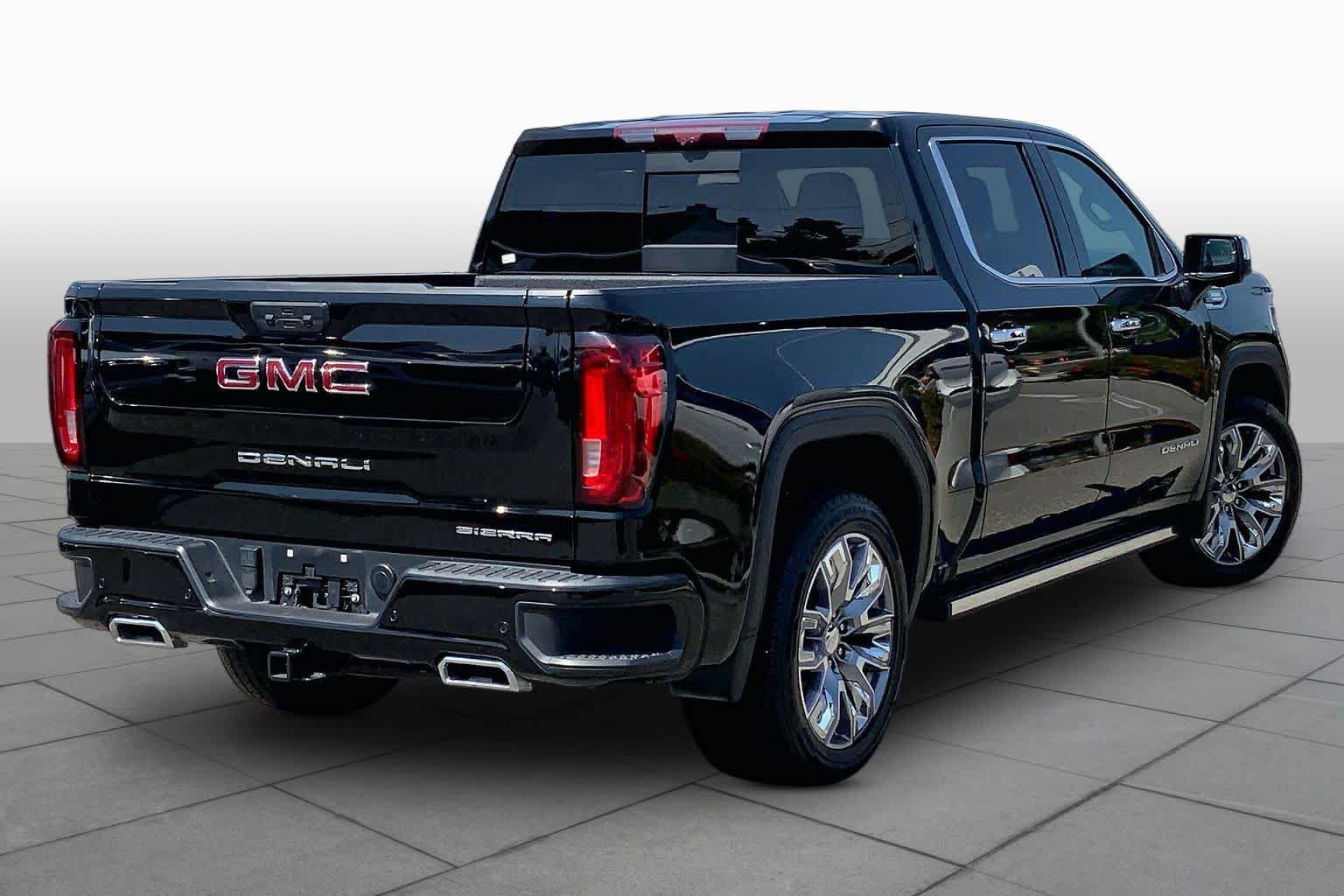 Used 2024 GMC Sierra 1500 Denali w/ Denali Reserve Package AWD/4WD image 11