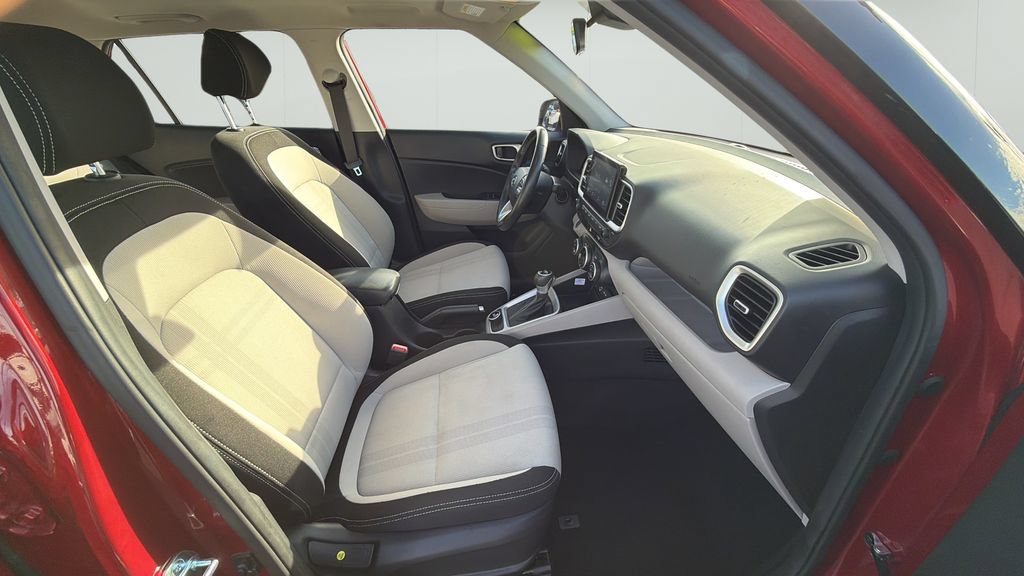 Used 2025 Hyundai Venue SEL FWD image 14