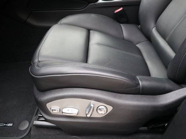 Certified 2024 Porsche Macan AWD/4WD image 23