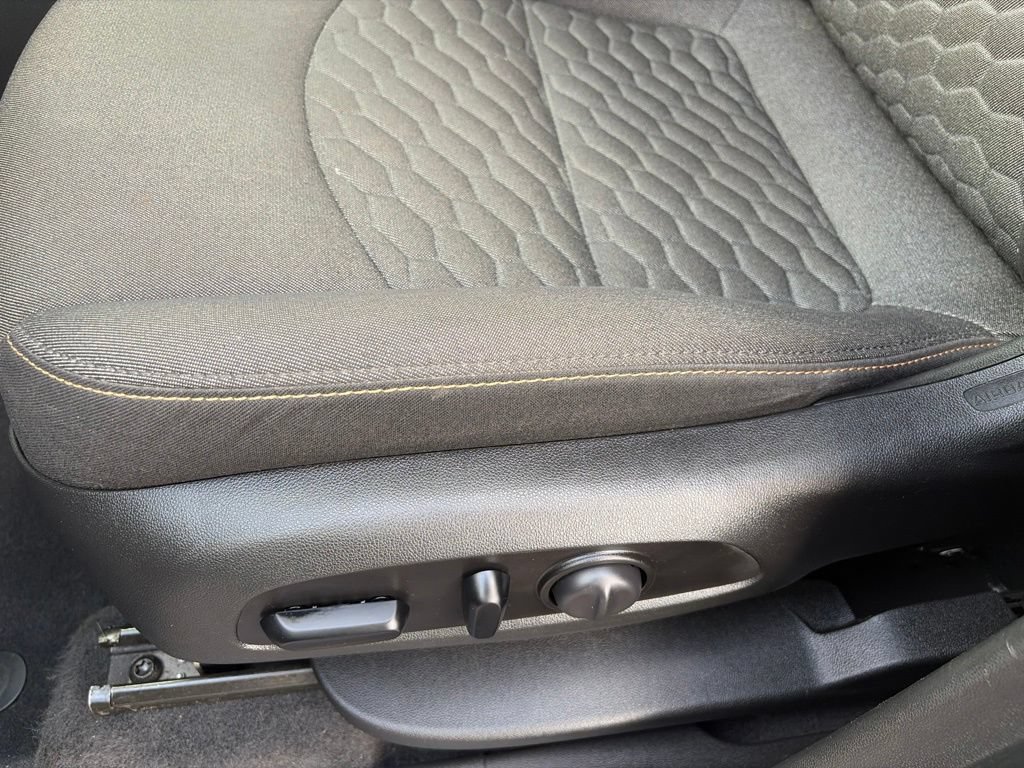 Used 2020 Chevrolet Equinox LT FWD image 19