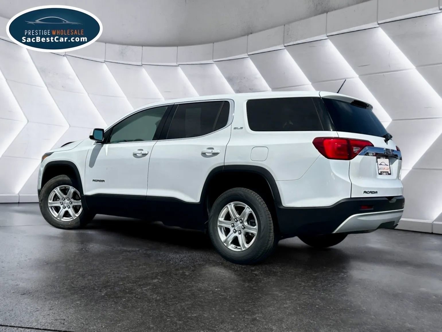 Used 2019 GMC Acadia SLE image 6