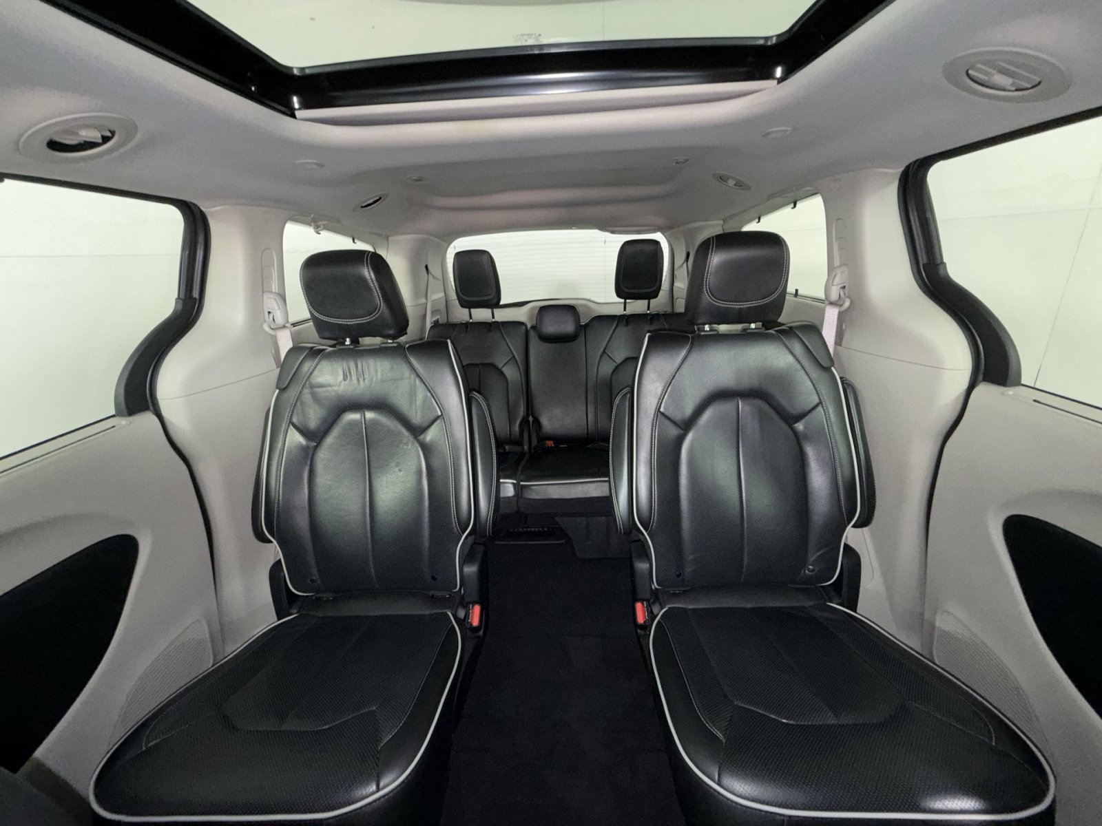 Used 2022 Chrysler Pacifica Limited FWD image 25