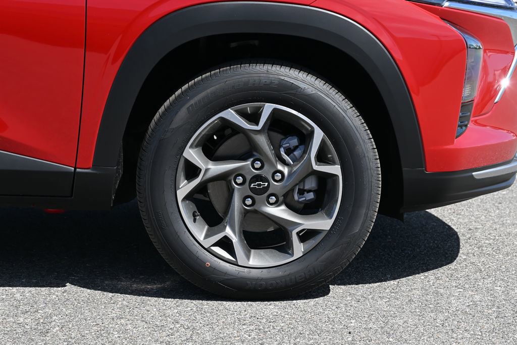 New 2026 Chevrolet Trax LT w/ LPO, Blackout Package FWD image 11