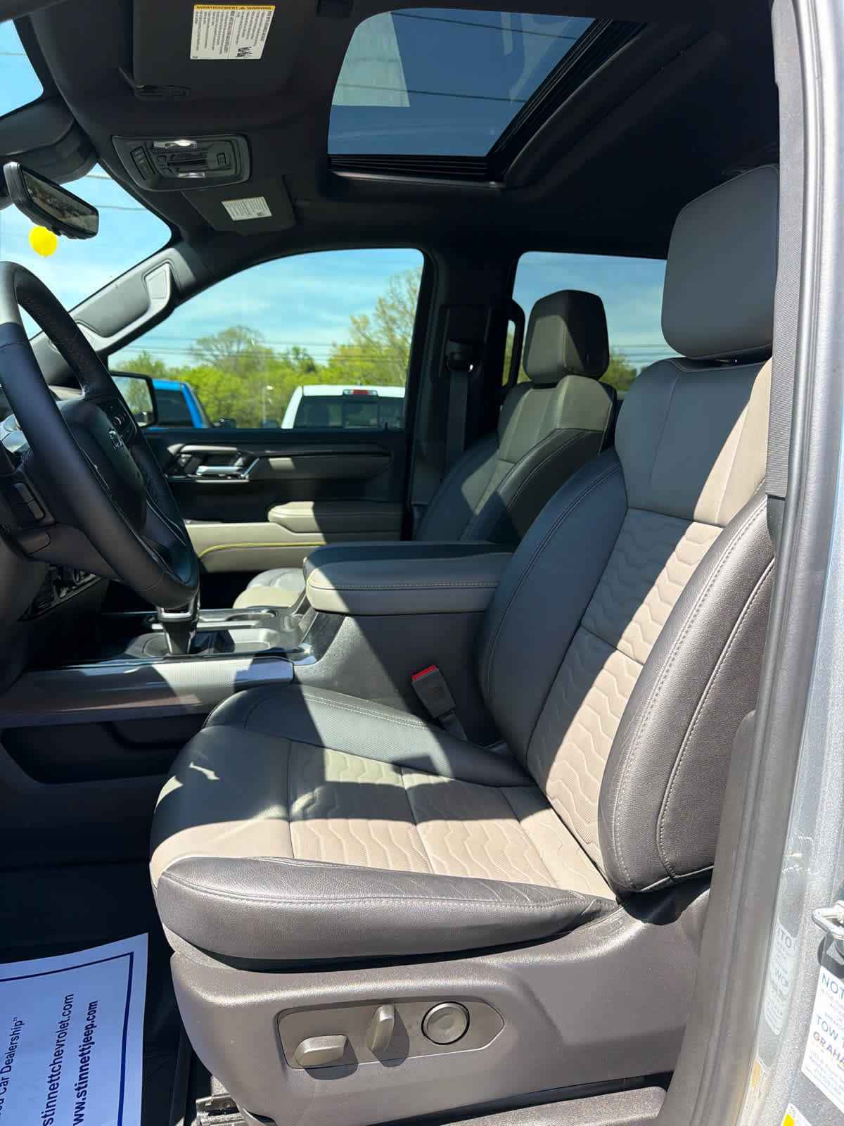 Used 2023 Chevrolet Silverado 1500 ZR2 w/ Technology Package image 13