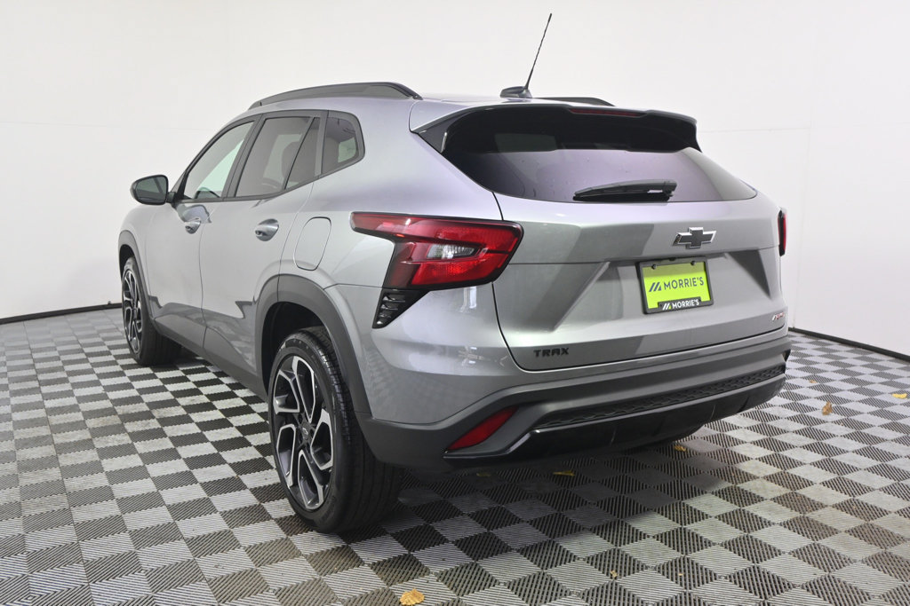 Used 2024 Chevrolet Trax RS w/ Sunroof Package FWD image 4