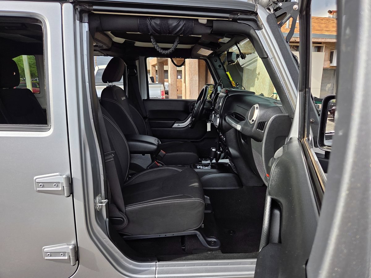 Used 2018 Jeep Wrangler Unlimited Sahara w/ Connectivity Group AWD/4WD image 54