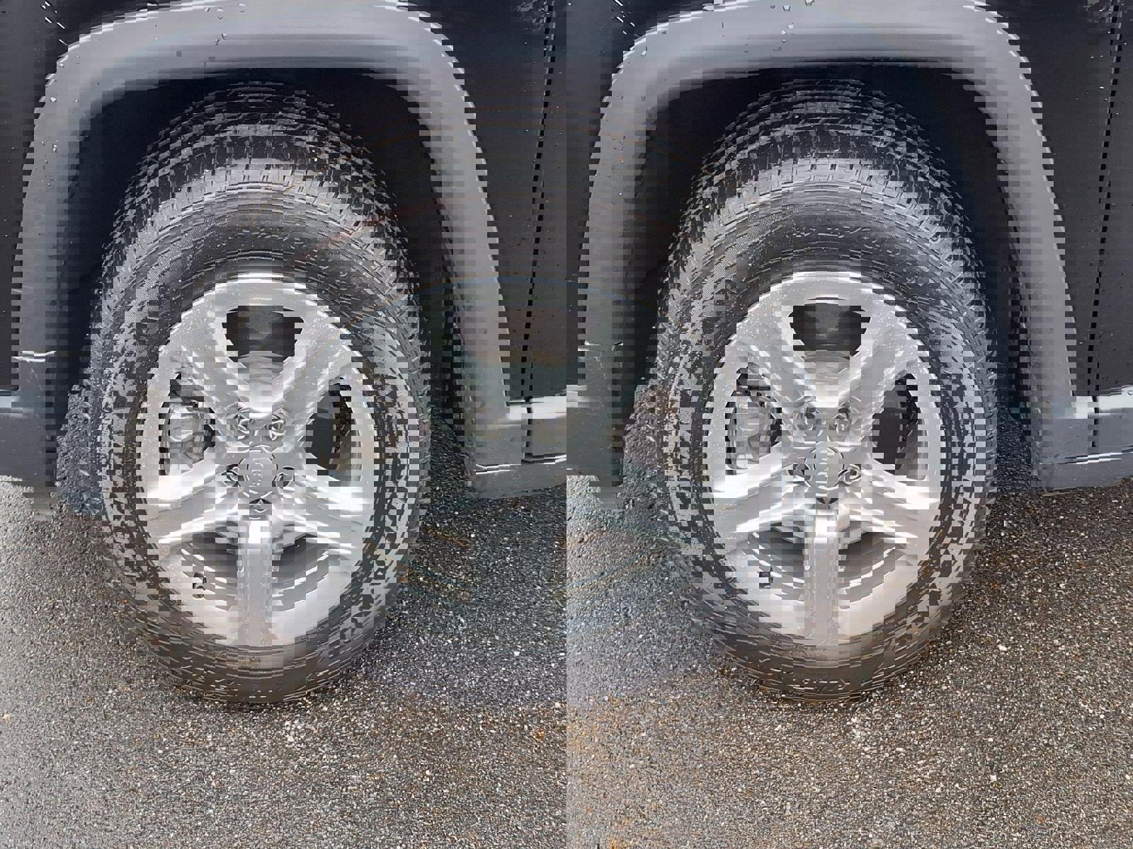 Used 2024 Jeep Compass Latitude image 23