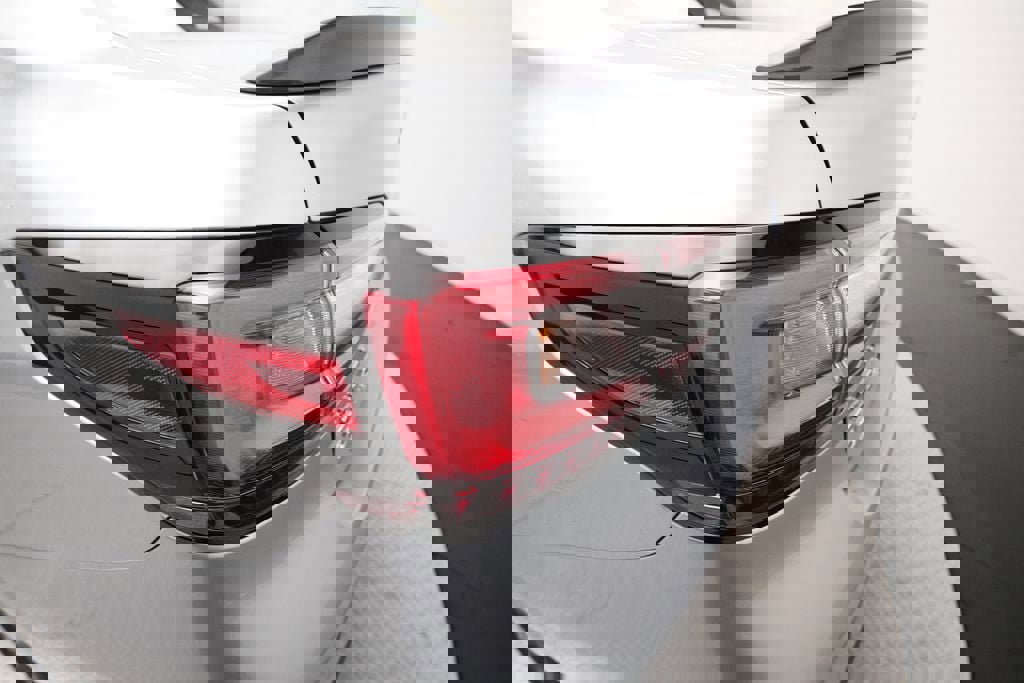 Used 2025 Subaru Legacy Limited AWD/4WD image 32