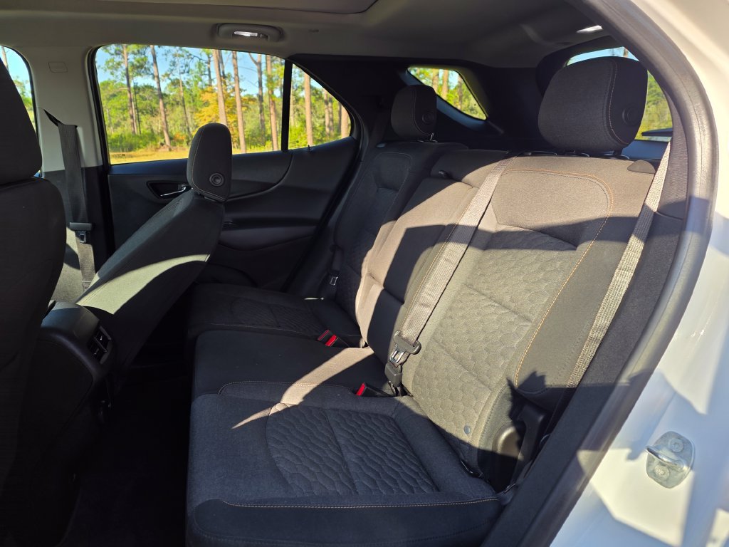 Used 2018 Chevrolet Equinox LT w/ Sun & Infotainment Package AWD/4WD image 16