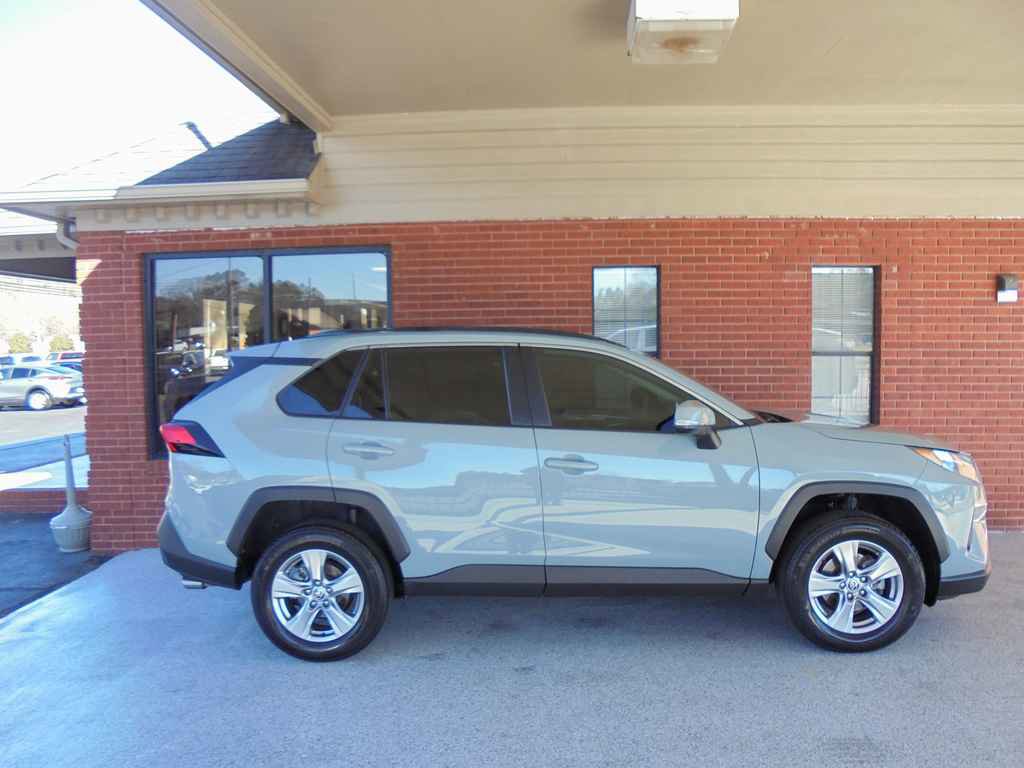 Used 2023 Toyota RAV4 XLE w/ Convenience Package image 2