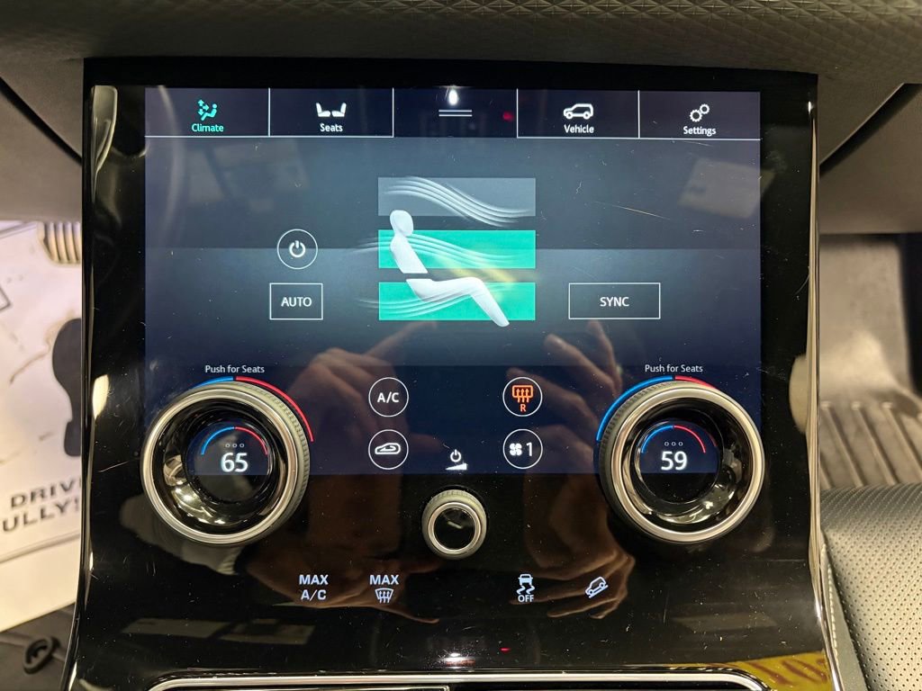 Used 2019 Land Rover Range Rover Velar R-Dynamic SE image 21