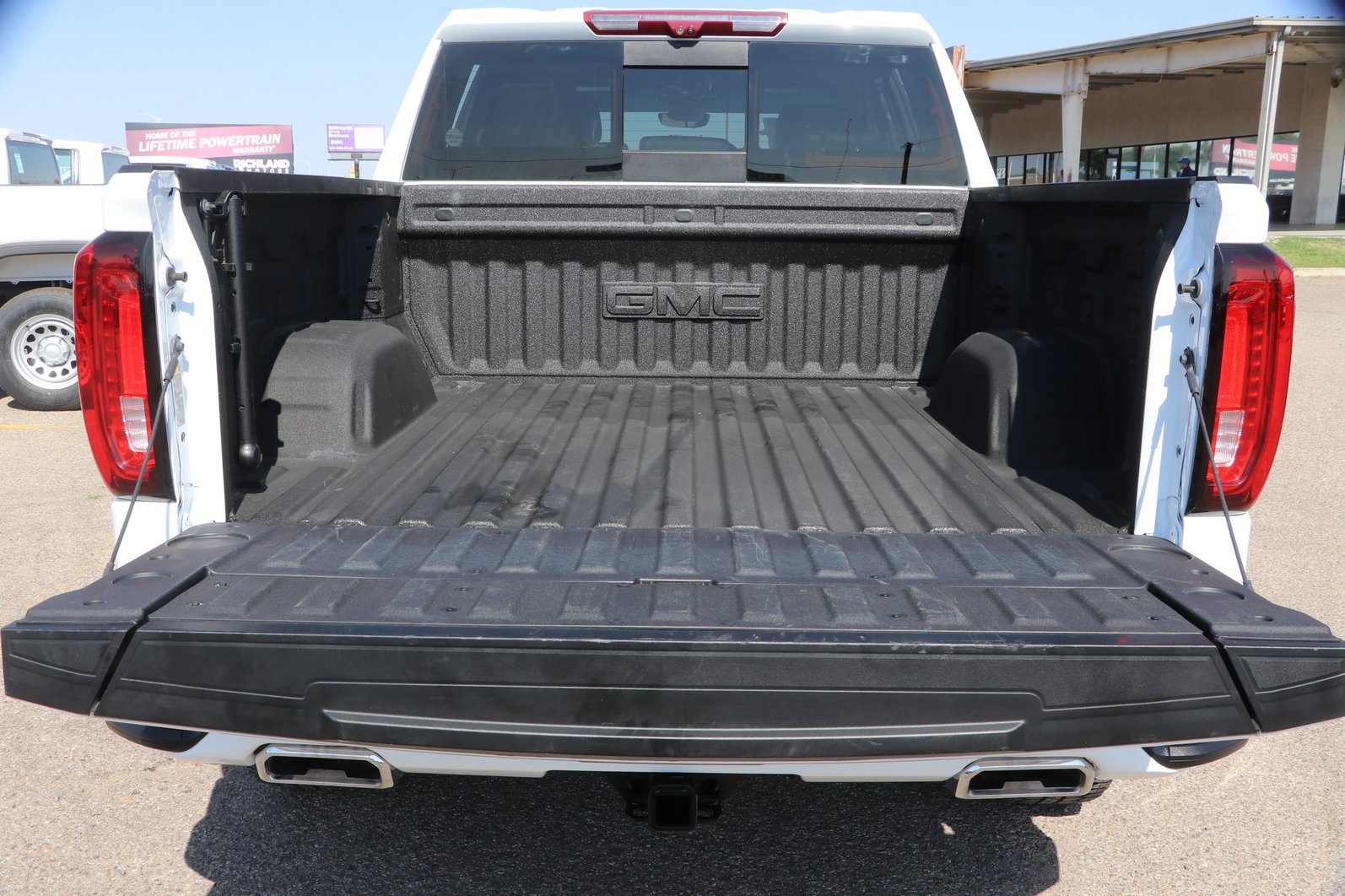Used 2025 GMC Sierra 1500 AT4 w/ AT4 Premium Package AWD/4WD image 29