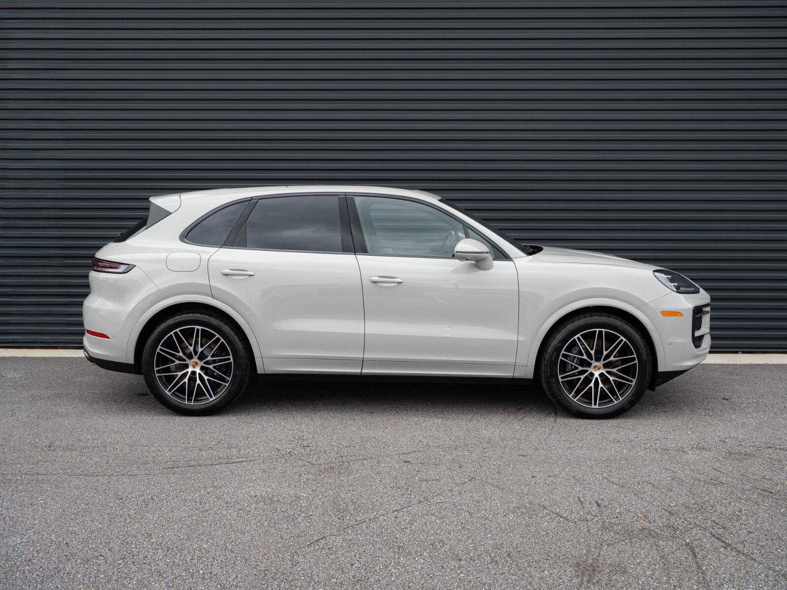 Certified 2026 Porsche Cayenne AWD/4WD image 28