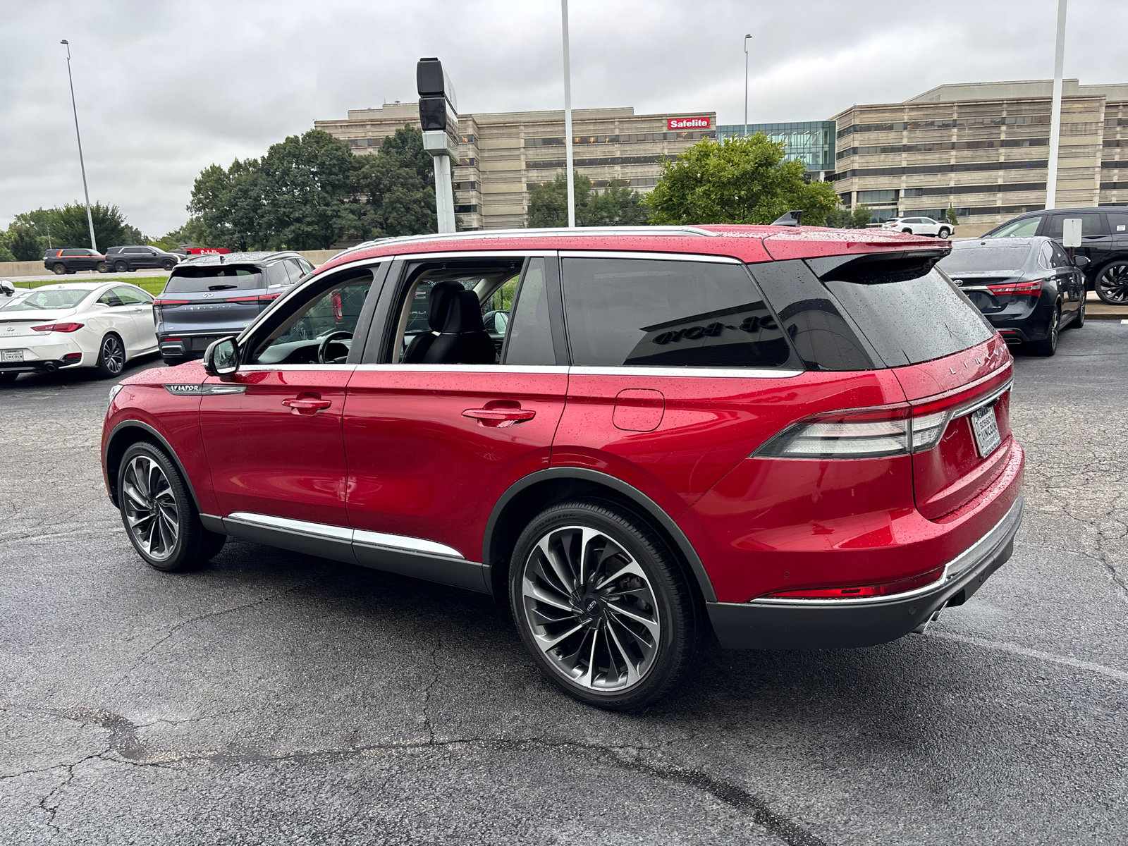 Certified 2021 Lincoln Aviator Reserve w/ Equipment Group 202A AWD/4WD image 5