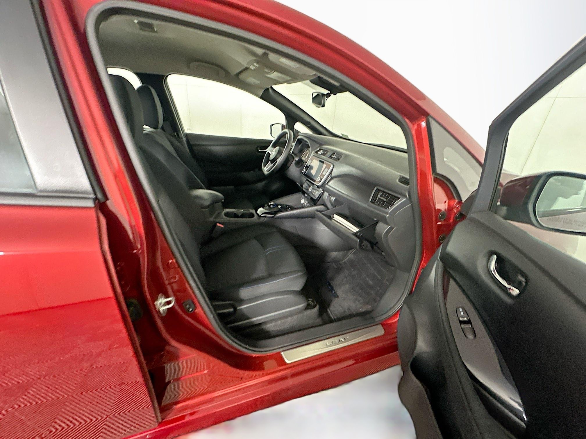Used 2025 Nissan Leaf SV Plus FWD image 30