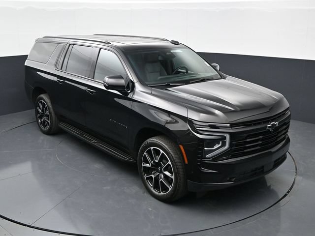 Used 2025 Chevrolet Suburban RST w/ Comfort Package AWD/4WD image 32
