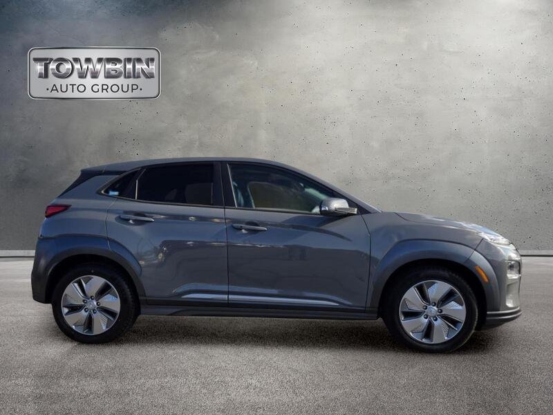 Used 2021 Hyundai Kona Limited w/ Cargo Package FWD image 3