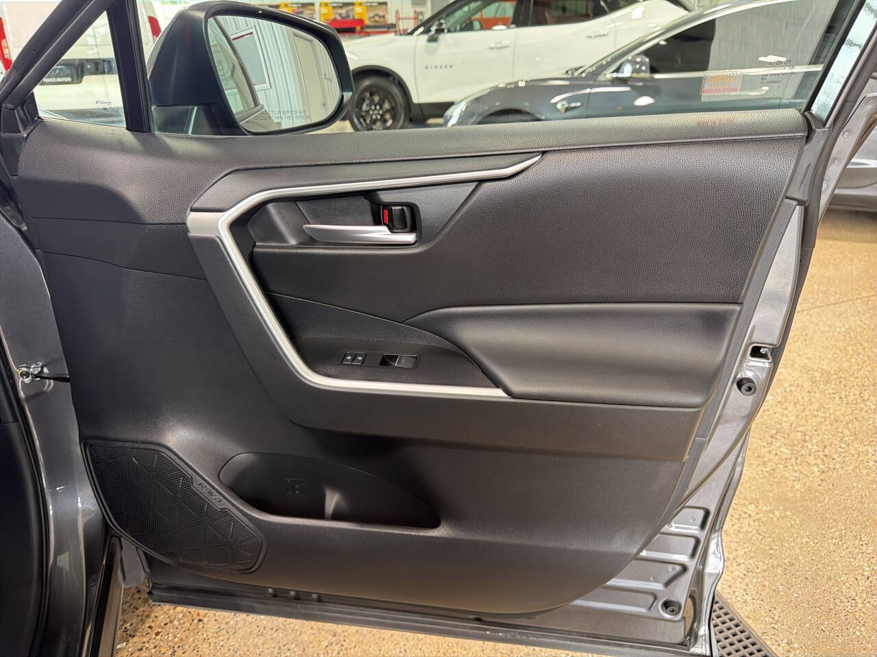 Used 2023 Toyota RAV4 XLE Premium AWD/4WD image 33