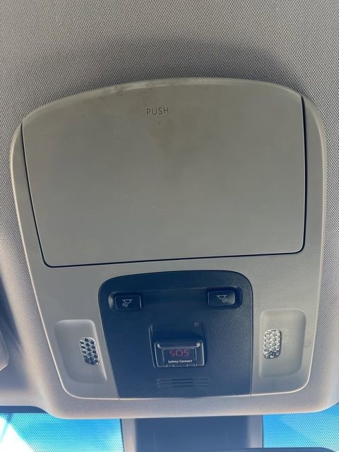 Used 2019 Toyota Camry SE w/ Carpet Mat Package image 16