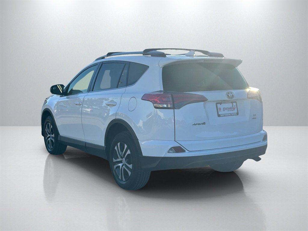Used 2018 Toyota RAV4 LE image 7