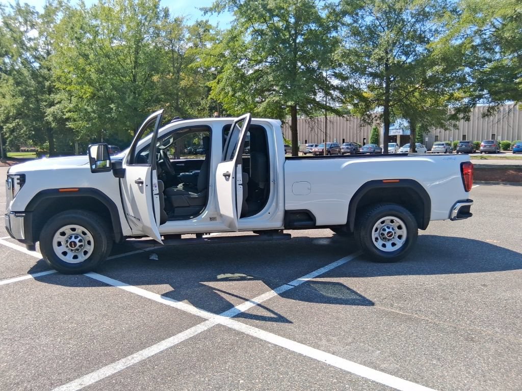 Used 2024 GMC Sierra 2500 Pro w/ Convenience Package AWD/4WD image 19