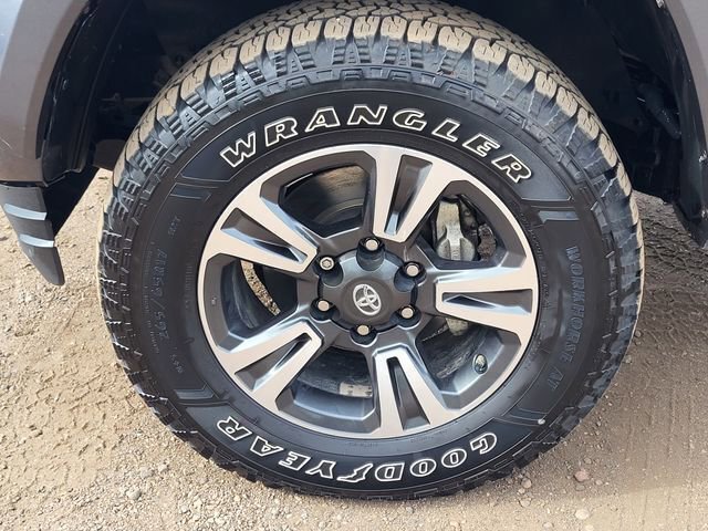 Used 2018 Toyota Tacoma TRD Sport w/ Technology Package AWD/4WD image 10