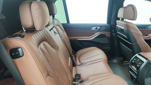 Used 2025 BMW X7 M60i image 26